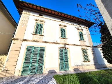 Foto Casa indipendente a Santa Croce sull'Arno Centro di 180 m² in vendita