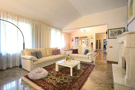 Foto Villa unifamiliare a Santa Croce sull'Arno Centro di 350 m² in vendita