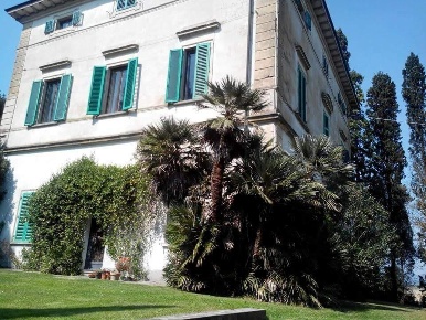 Foto Villa unifamiliare a Vinci Centro di 600 m² con 15 locali in vendita