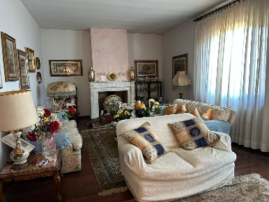 Foto Villa unifamiliare a Santa Croce sull'Arno Centro di 245 m² in vendita