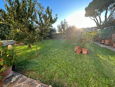 Foto Villa bifamiliare a Santa Croce sull'Arno Centro di 200 m² in vendita