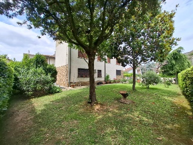 Foto Villa bifamiliare a Santa Croce sull'Arno Centro di 236 m² in vendita