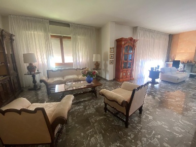 Foto Villa unifamiliare a Montelupo Fiorentino Centro di 350 m² in vendita