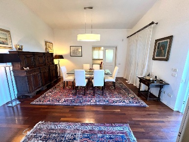 Foto Villa unifamiliare a Montelupo Fiorentino di 200 m² con 6 locali