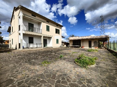Foto Casa indipendente a Santa Croce sull'Arno Centro di 230 m² in vendita