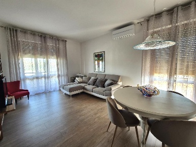 Foto Appartamento a Santa Croce sull'Arno Centro di 100 m² con 5 locali
