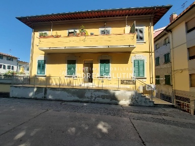 Foto Appartamento a Santa Croce sull'Arno Centro di 90 m² con 5 locali