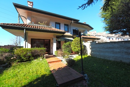 Foto Villa in Via Sondrio 11, Castellanza in vendita