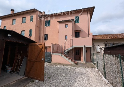 Foto Appartamento a Castiglione del Lago Centro di 100 m² con 4 locali