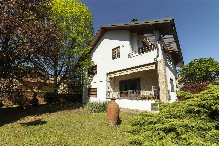 Foto Appartamento in VIA 4 NOVEMBRE  4, Castellanza di 218 m² con 5 locali