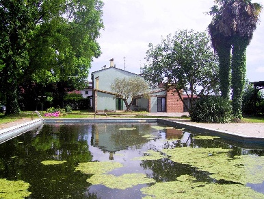 Foto Villa unifamiliare in via Cà Bruciata, Curtatone di 390 m² in vendita