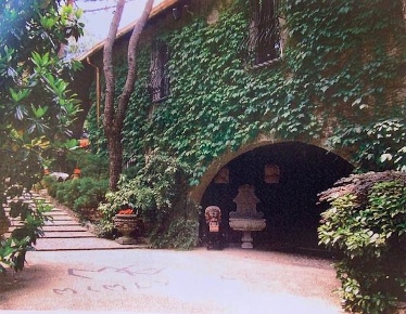 Foto Villa unifamiliare a Merate Centro di 580 m² con 13 locali in vendita