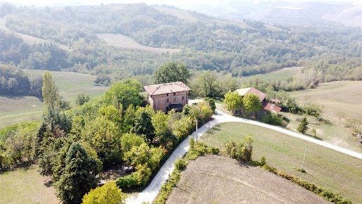 Foto Appartamento in Via Pilastrino, Ozzano dell'Emilia di 356 m²