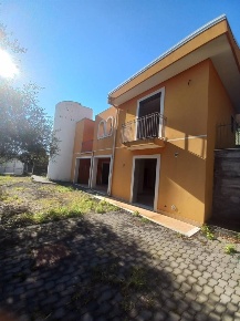Foto Villa unifamiliare a Pedara Centro di 190 m² con 5 locali in vendita
