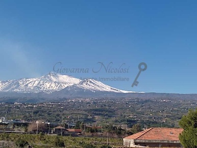 Foto Villa unifamiliare a Riposto di 300 m² con 10 locali in vendita