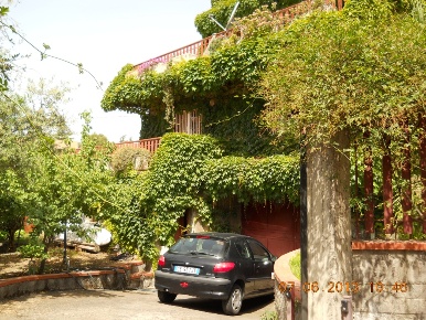 Foto Villa unifamiliare in via De Amicis, Pedara di 238 m² con 8 locali