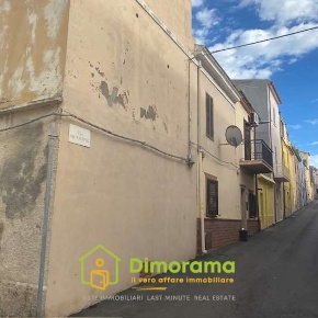 Foto Appartamento in Via Municipio 1, Sorso Centro di 127 m² con 6 locali