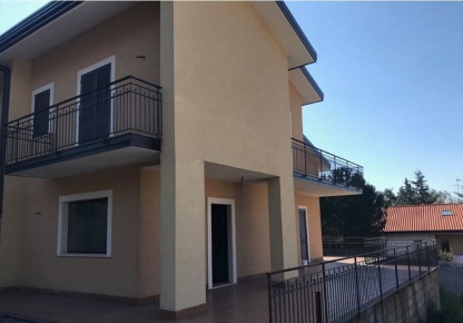 Foto Villa bifamiliare a Pedara Centro di 175 m² con 6 locali in vendita