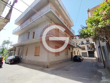 Foto Appartamento a Taurianova Centro di 130 m² con 4 locali in vendita