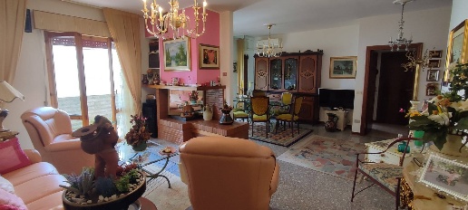 Foto Appartamento in Via Fonte Baiano, Teramo Centro di 131 m² con 4 locali