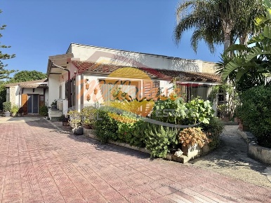 Foto Villa unifamiliare in VIA DEL LUCCIO, Siracusa Ognina di 121 m²