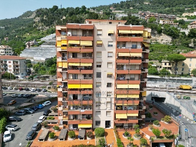 Foto Appartamento in Via San Secondo 15, Ventimiglia Centro Città di 76 m²