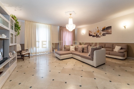 Foto Appartamento in Via Antonino di Sangiuliano 298, Catania di 300 m²
