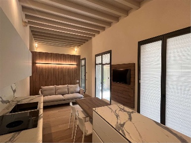 Foto Appartamento in Vicolo Chiodo 8, Verona Centro Storico di 75 m²