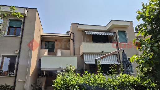 Foto Appartamento in Via Guido Rossa 3, Cecina Cecina Centro di 81 m²