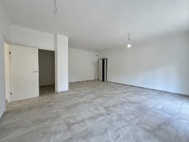 Foto Appartamento a Massa Marina di Massa Centro di 107 m² con 5 locali