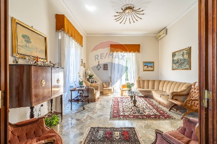 Foto Appartamento in via Valguarnera, Bagheria Centro di 161 m² in vendita