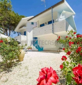 Foto Villa unifamiliare in Via SENIGALLIA (F.Bianche), Siracusa di 236 m²