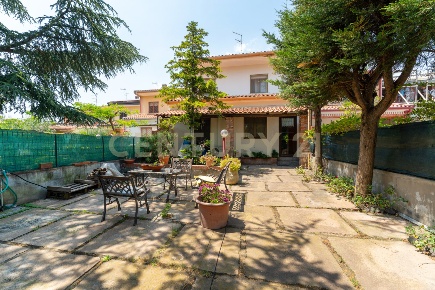 Foto Villa unifamiliare in Via Libertà 1, Mascalucia Centro di 143 m²