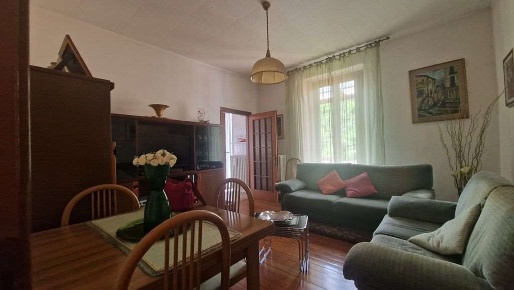 Foto Appartamento in Via Comoli, Omegna Centro di 160 m² con 5 locali