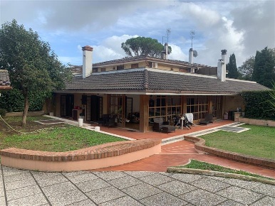 Foto Villa unifamiliare in Via Montefiore, Formello di 390 m² con 10 locali