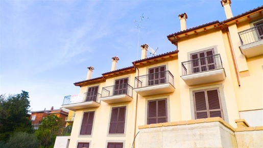 Foto Villa a schiera in Via Della Villa 32, Formello di 110 m² con 7 locali