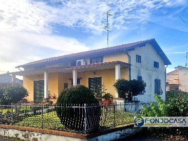 Foto Villa singola a Travagliato di 350 m² con 5 locali in vendita