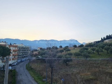 Foto Appartamento in Via dei Mulinari, Penne Centro di 110 m² con 6 locali