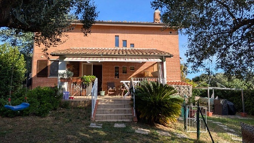 Foto Villa unifamiliare in via degli ulivi, Porto Recanati di 202 m²
