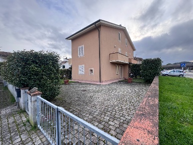 Foto Villa unifamiliare in VIA FRANCESCA SUD, Santa Maria a Monte di 178 m²