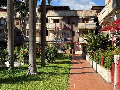 Foto Appartamento in Via Spiaggia, Mascali Sant'Anna di 78 m² con 3 locali