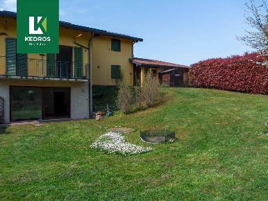 Foto Villa unifamiliare in Via sasso della Pedana, Sesto Calende di 335 m²