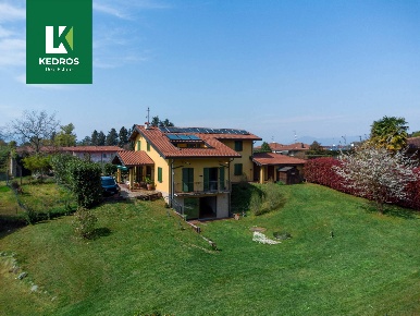 Foto Villa unifamiliare in Via sasso della Pedana, Sesto Calende di 335 m²