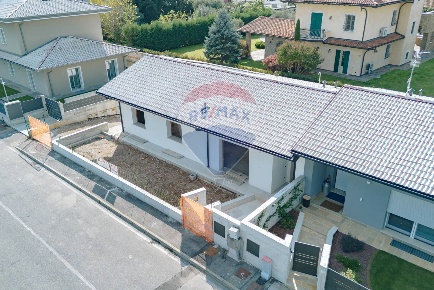 Foto Villa bifamiliare in Via Domenico De Guzman, Travagliato di 248 m²
