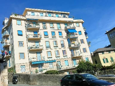Foto Appartamento in Via Buonarroti, Arenzano Centro di 100 m² con 3 locali