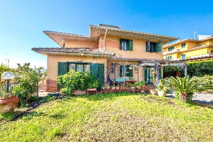 Foto Villa bifamiliare in via sant’ agata, Trecastagni in vendita