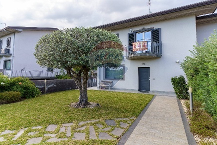 Foto Villa a schiera in via nino bixio, Trecastagni in vendita