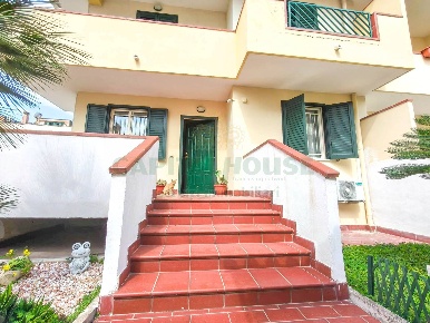 Foto Villa a schiera a San Prisco di 160 m² con 7 locali in vendita