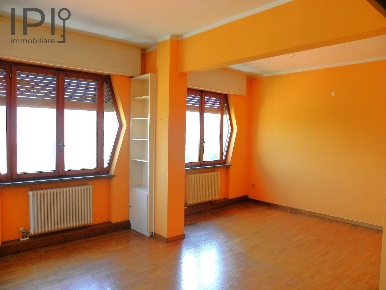 Foto Appartamento in palazzo di introini, Cairo Montenotte di 140 m²