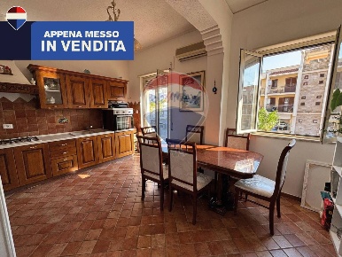 Foto Appartamento in Via Calarossa, Terrasini Centro di 120 m² con 4 locali